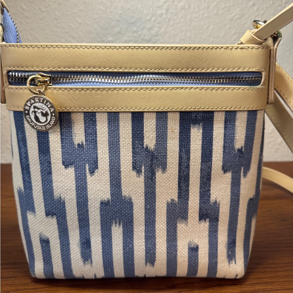 Spartina 449 Tan and Blue Patterned Crossbody Bag Purse NEW - Picture 3 of 14